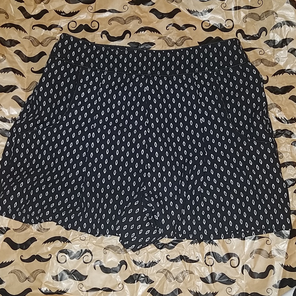 F21 High Waisted Pleated Patterned Dress Shorts XS